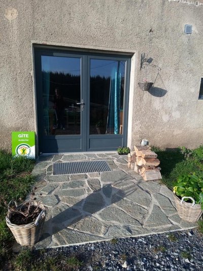 Porte d'entrée terrasse extérieure