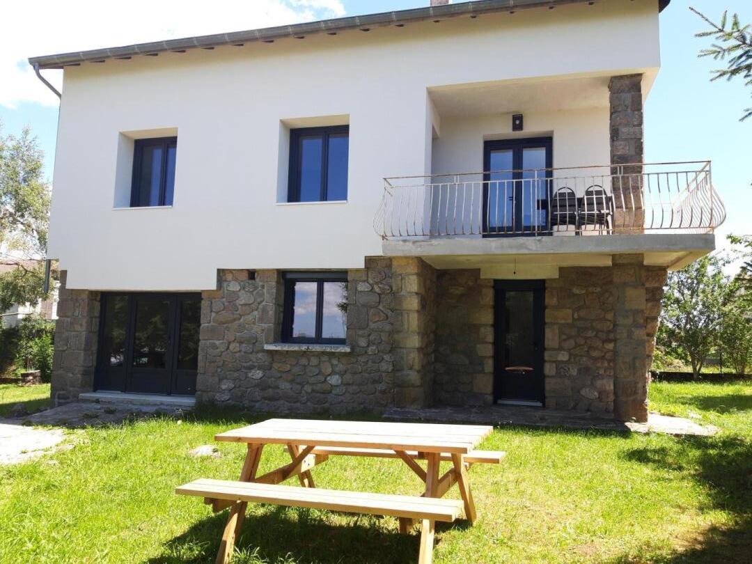 Le gîte au 1er étage et ses espaces extérieurs