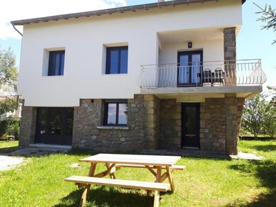Le gîte au 1er étage et ses espaces extérieurs