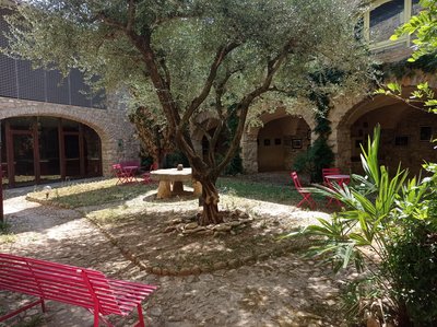 Patio du musée des Vans