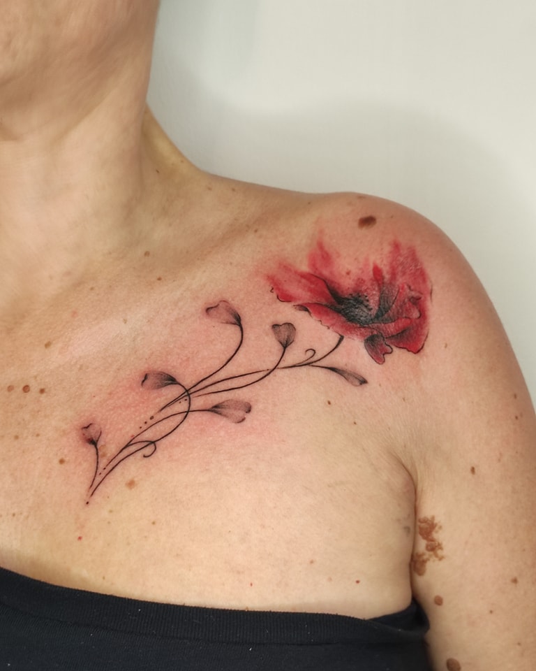 Tatouage de Coquelicot au 180, salon de tatouage à Meyras
