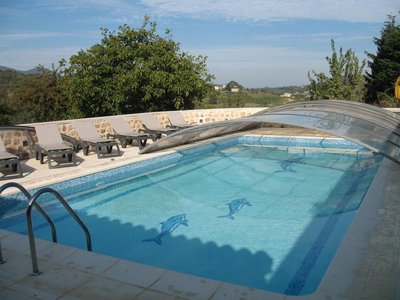 Piscine du propriétaire à 5 km commune aux 3 gîtes, à partager.
