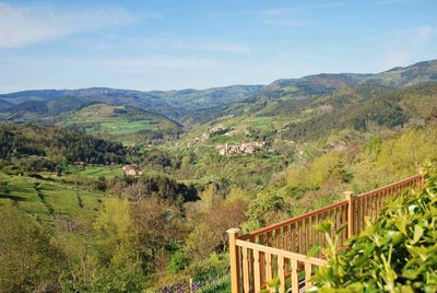 Vue depuis le balcon sur la vallée du Doux