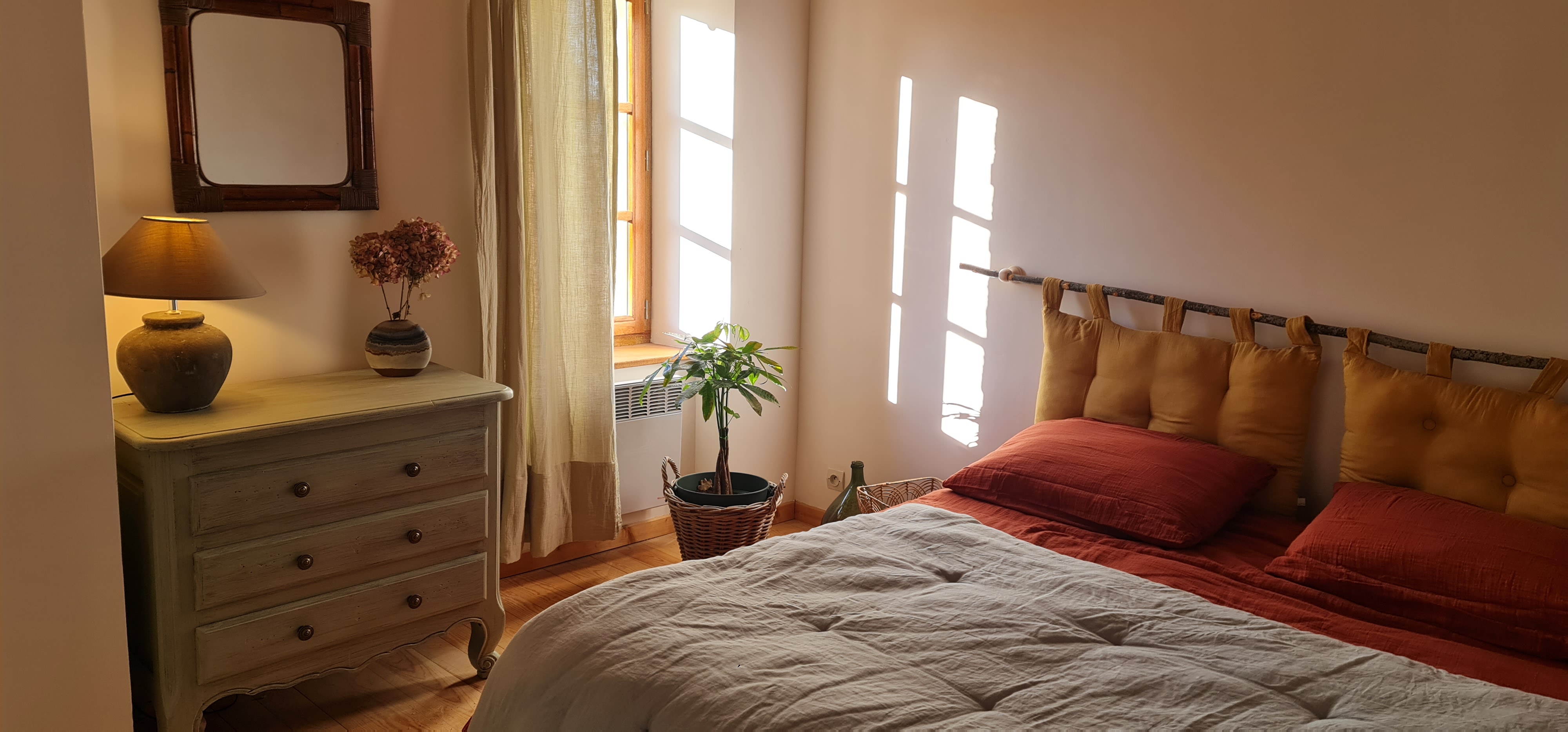 Maison Santoline, gite de 10 personnes, grande capacité, maison en pierre, piscine privée, pool house et jardins privés, [...]