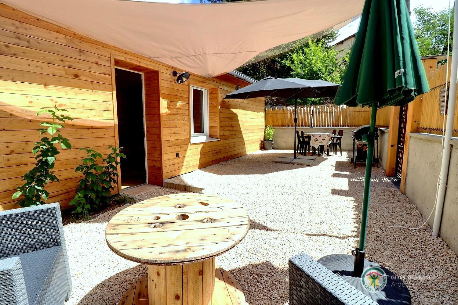 Les espaces extérieurs du gîte
