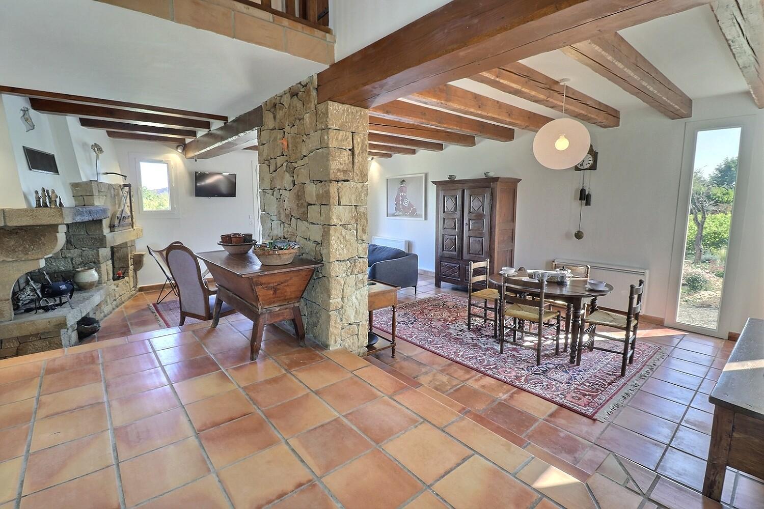 En entrant dans le gîte