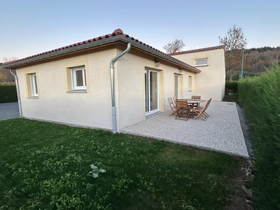 Le gîte avec sa grande terrasse