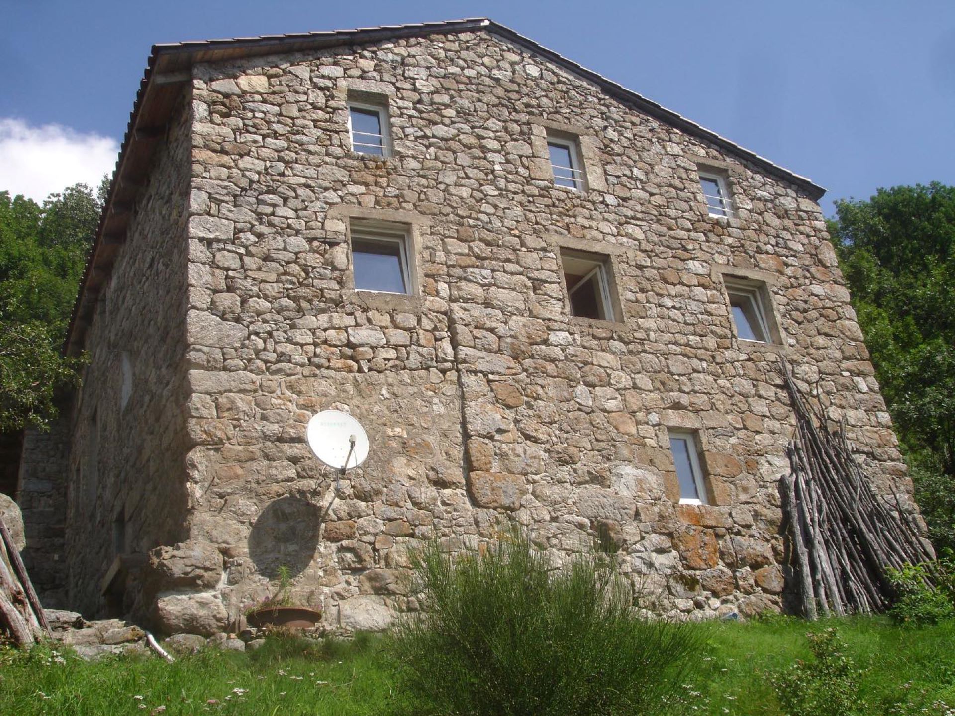 Jolie bâtisse en pierre