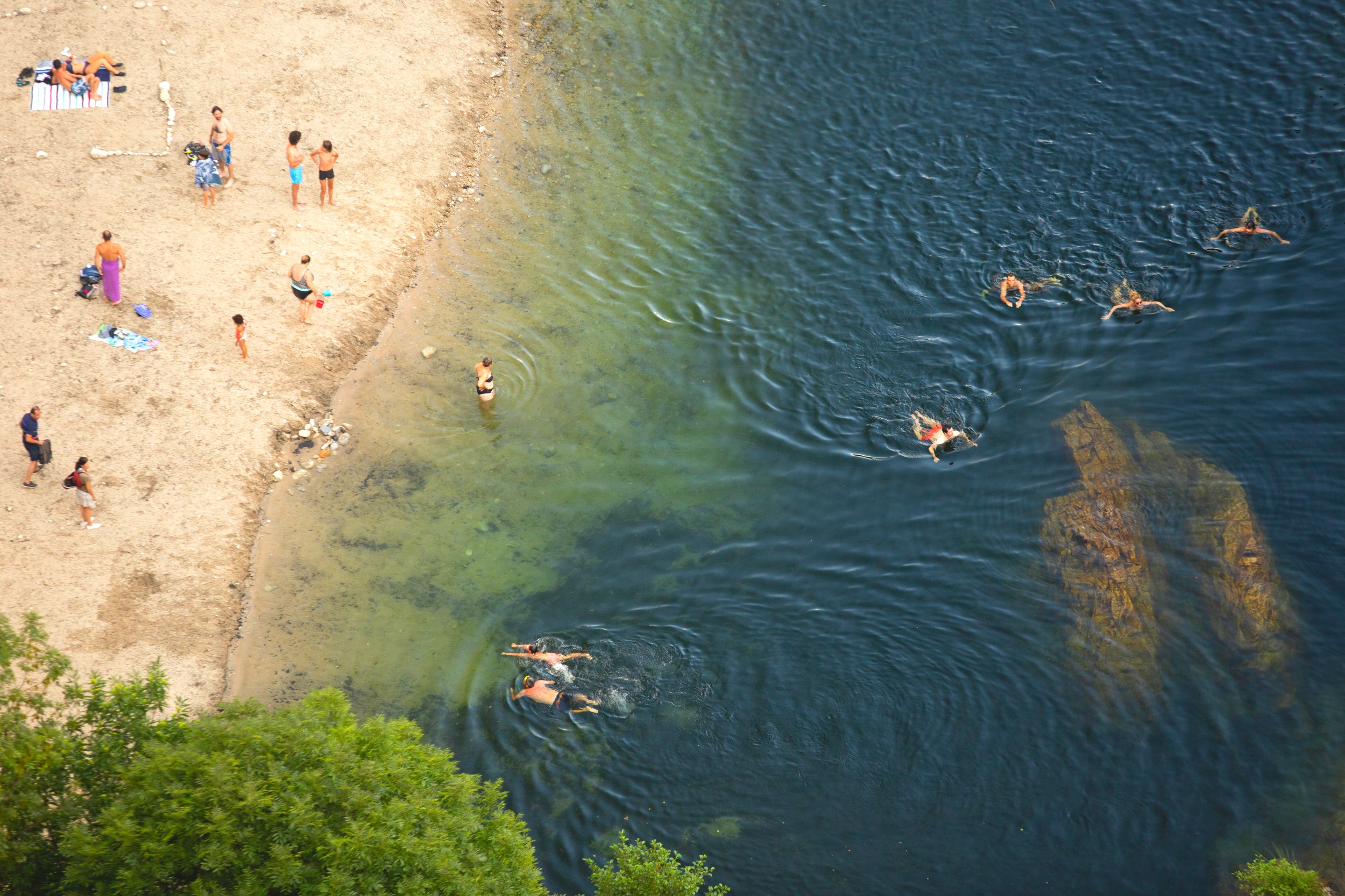 Plage au bord de l'Ardèche à Thueyts