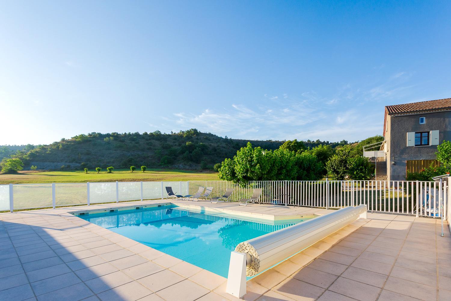 Piscine à partager avec le gite Le Thym n°134011 et les propriétaires
