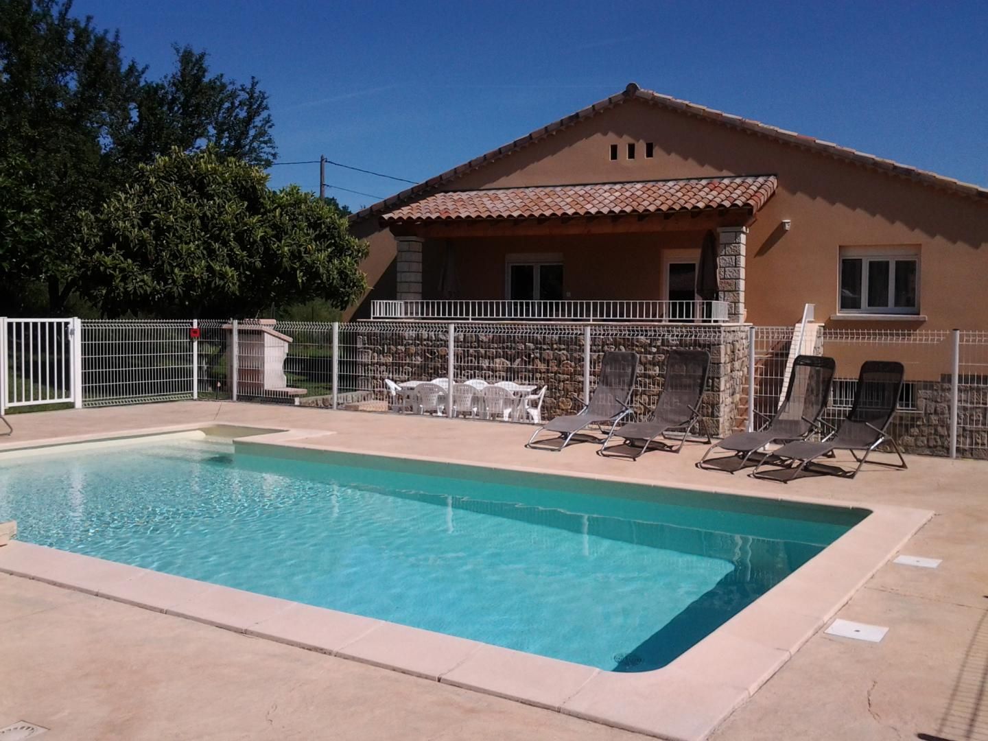 Le gîte Le Clot et sa piscine privative