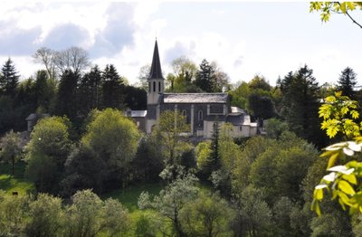Vue sur l'église de Lamontélarié