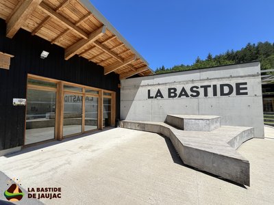 Jaujac - La bastide entrée