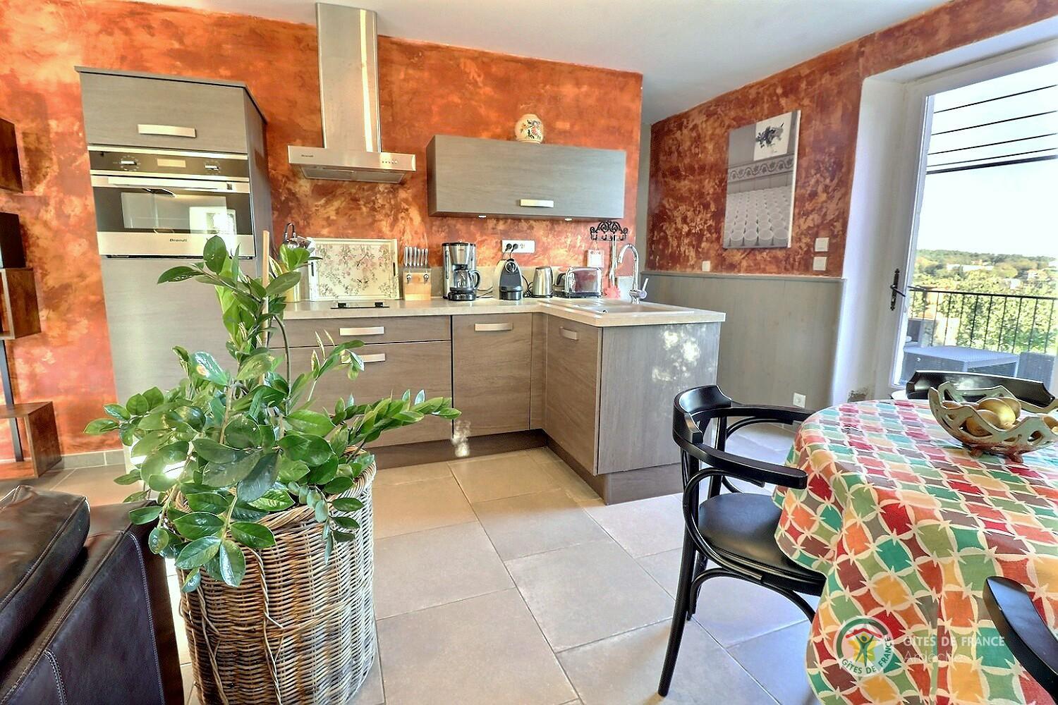 La cuisine et son espace repas