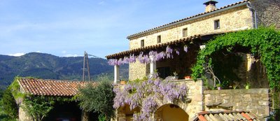 La Ferme d'Antan avec son gîte, la maison des propriétaires et les chambres d'hôtes