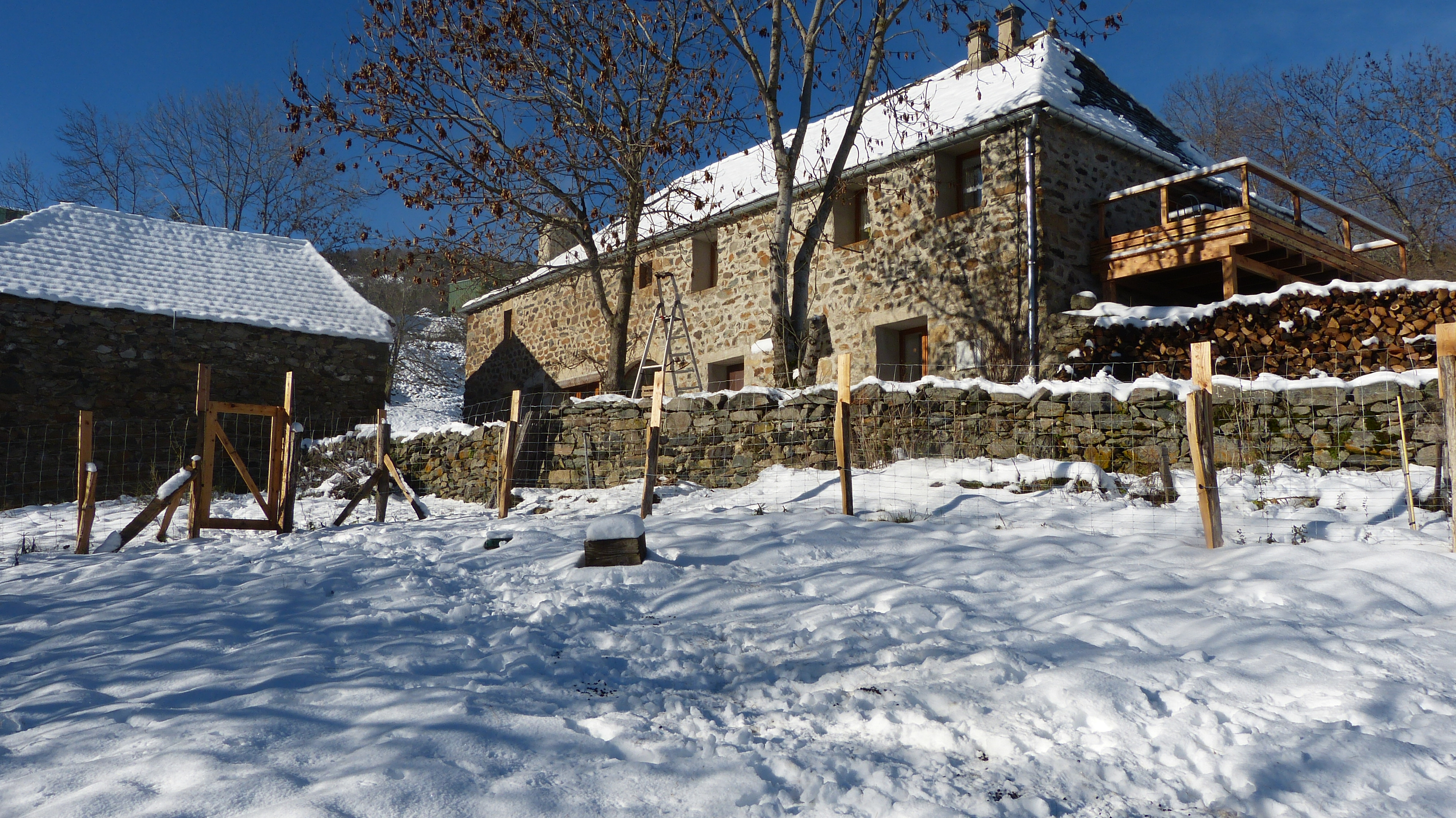 Le gîte sous la neige