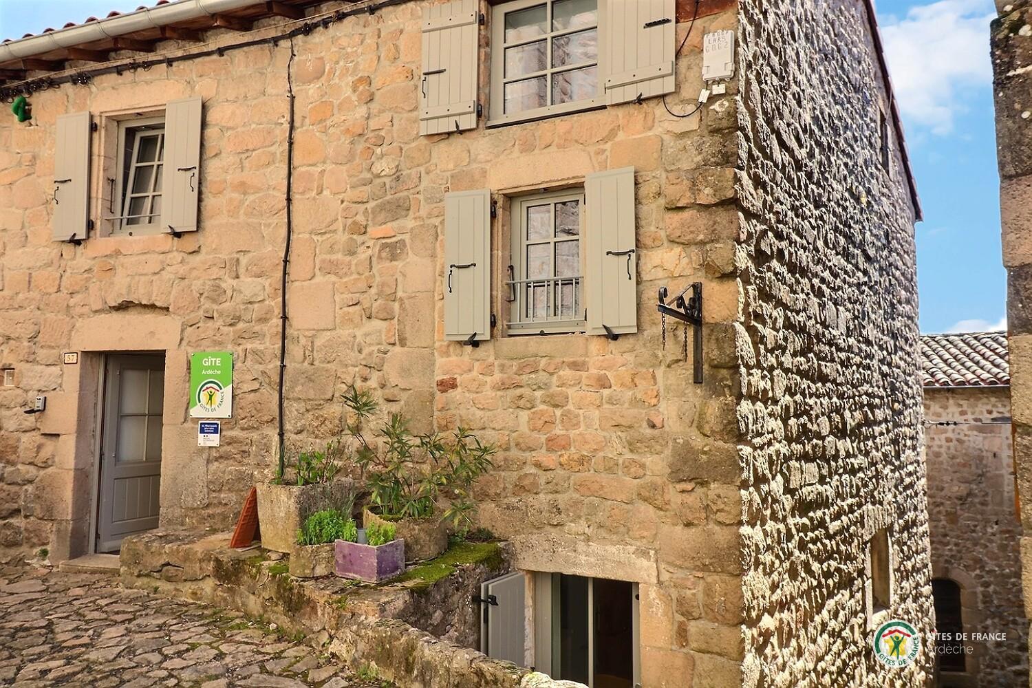 Gîte Les Ruches au coeur du village de caractère