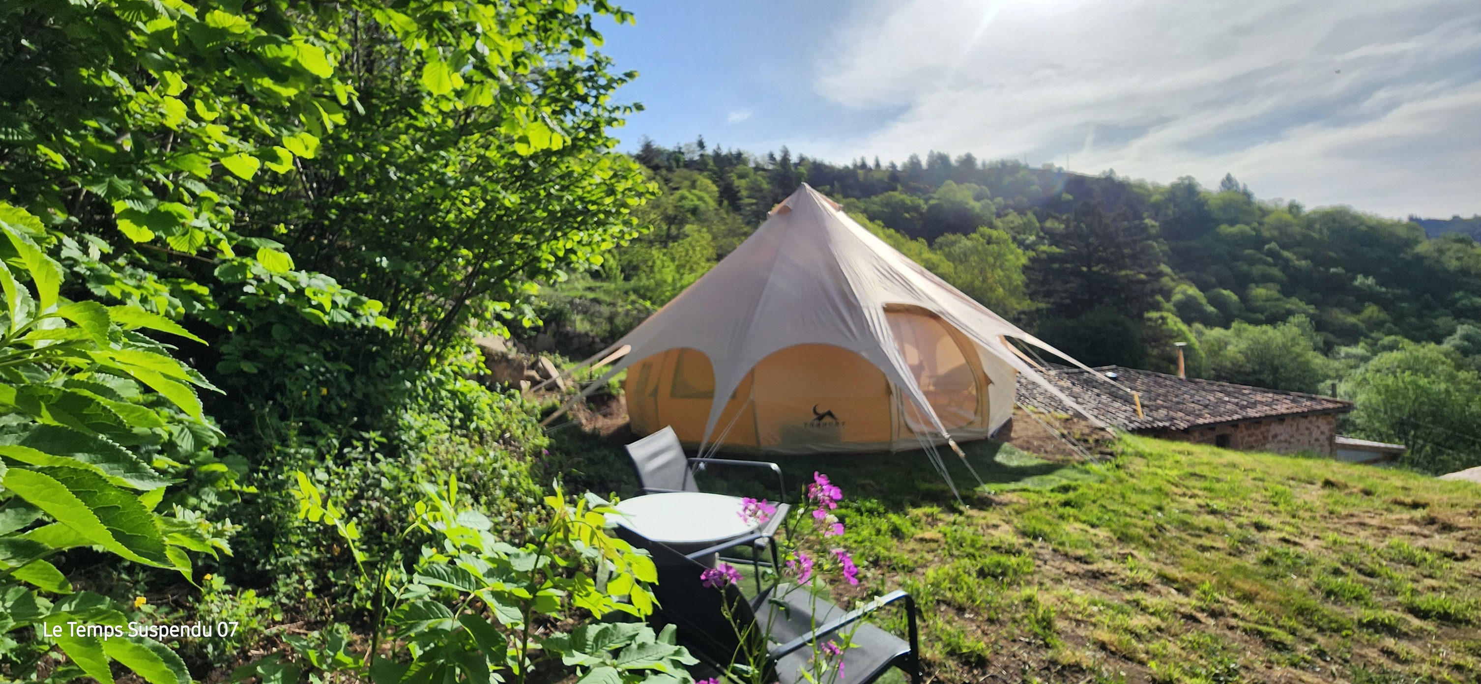 Le Temps Suspendu - Tente Lotus_Saint-Pierreville