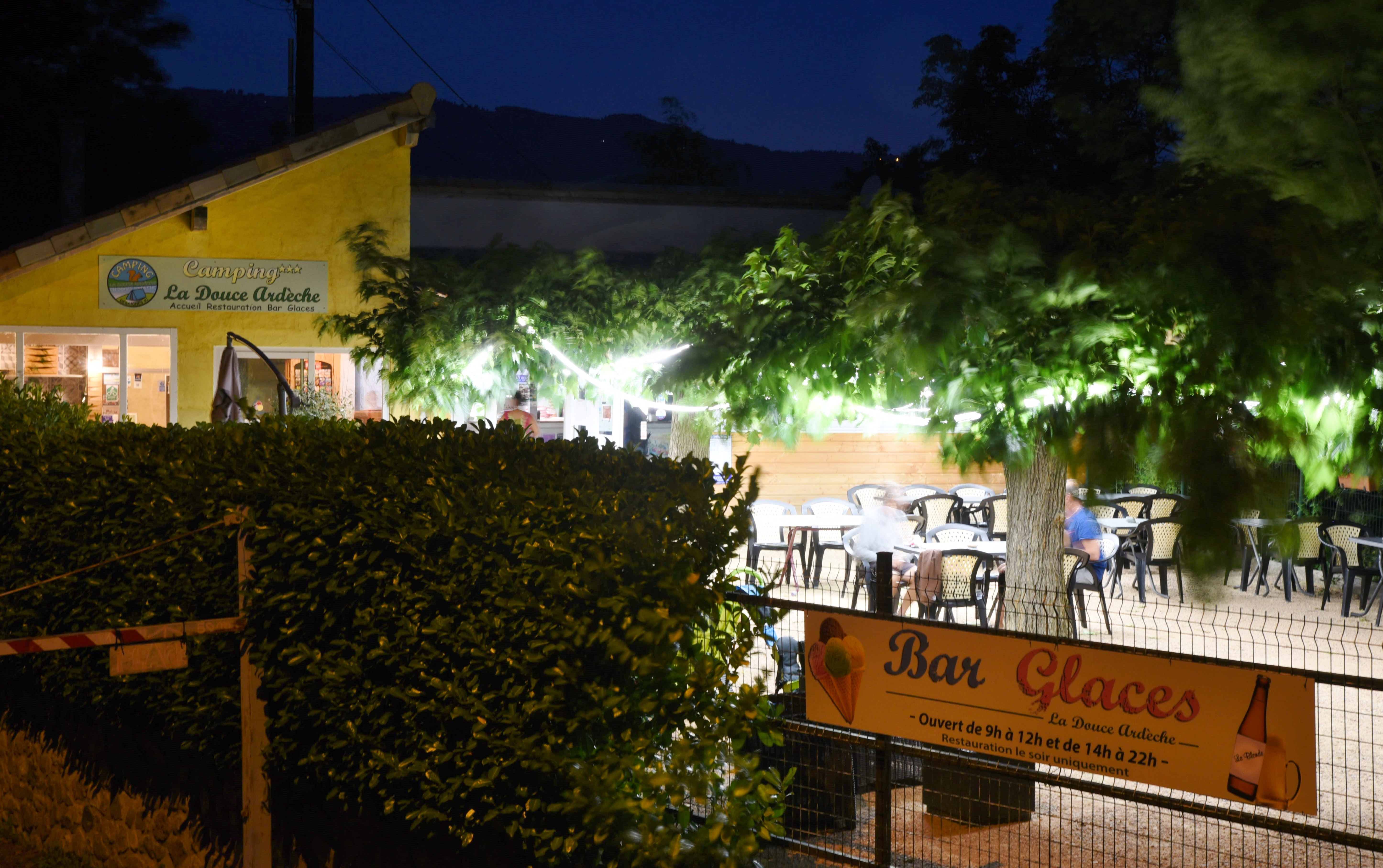 terrasse by night