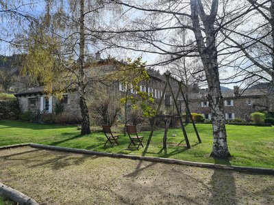 Parc devant le gîte du moulinage