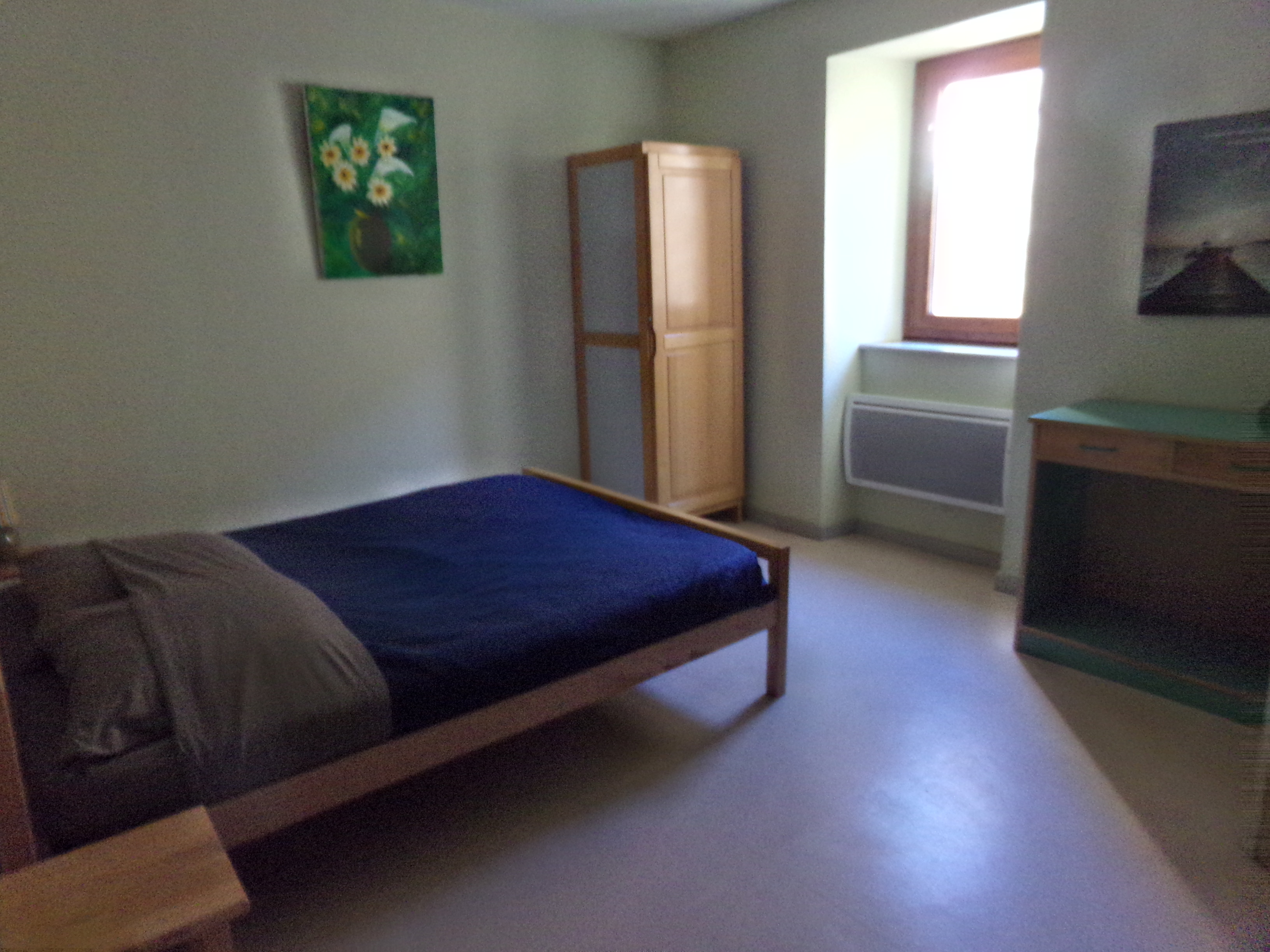chambre double avec lit double gite étape de loubaresse