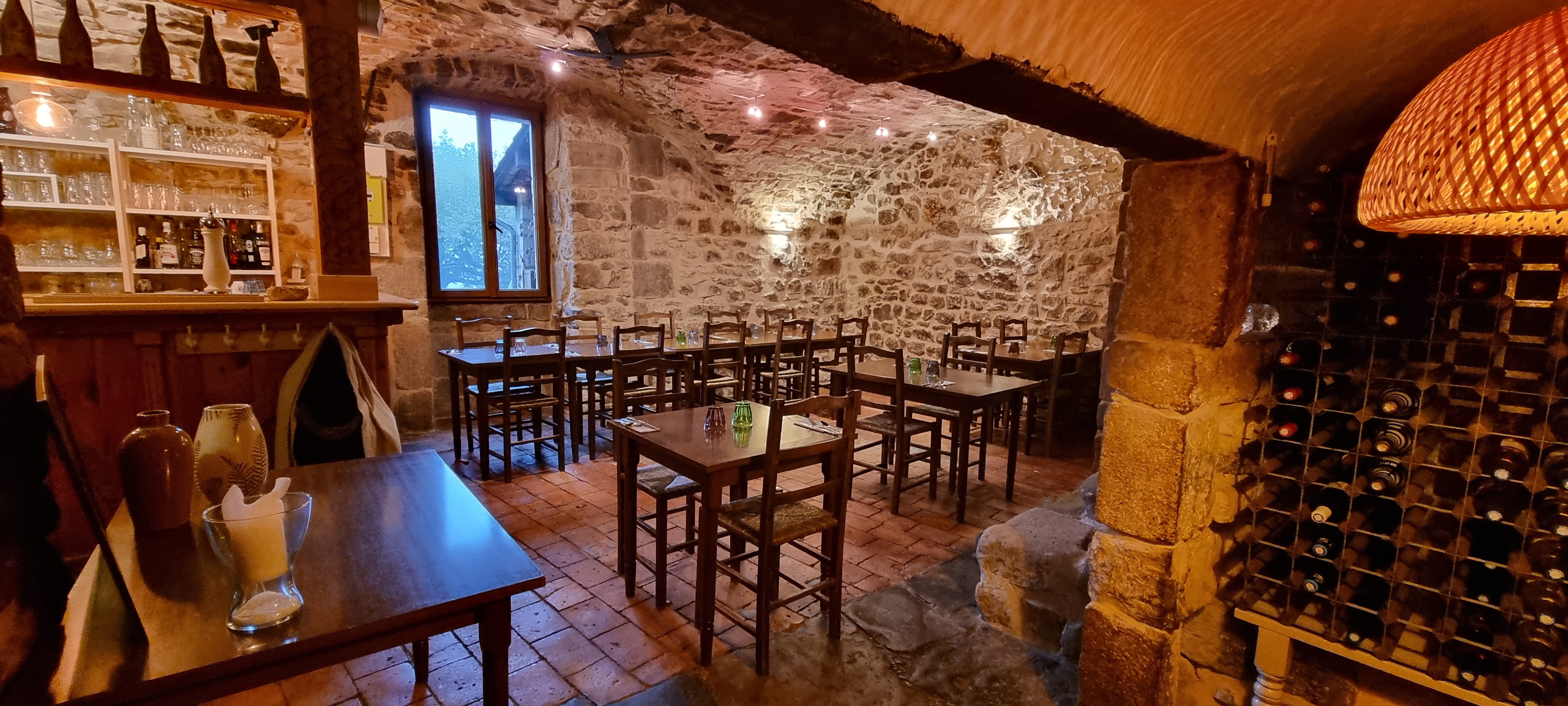 Salle à manger intérieure voûtée