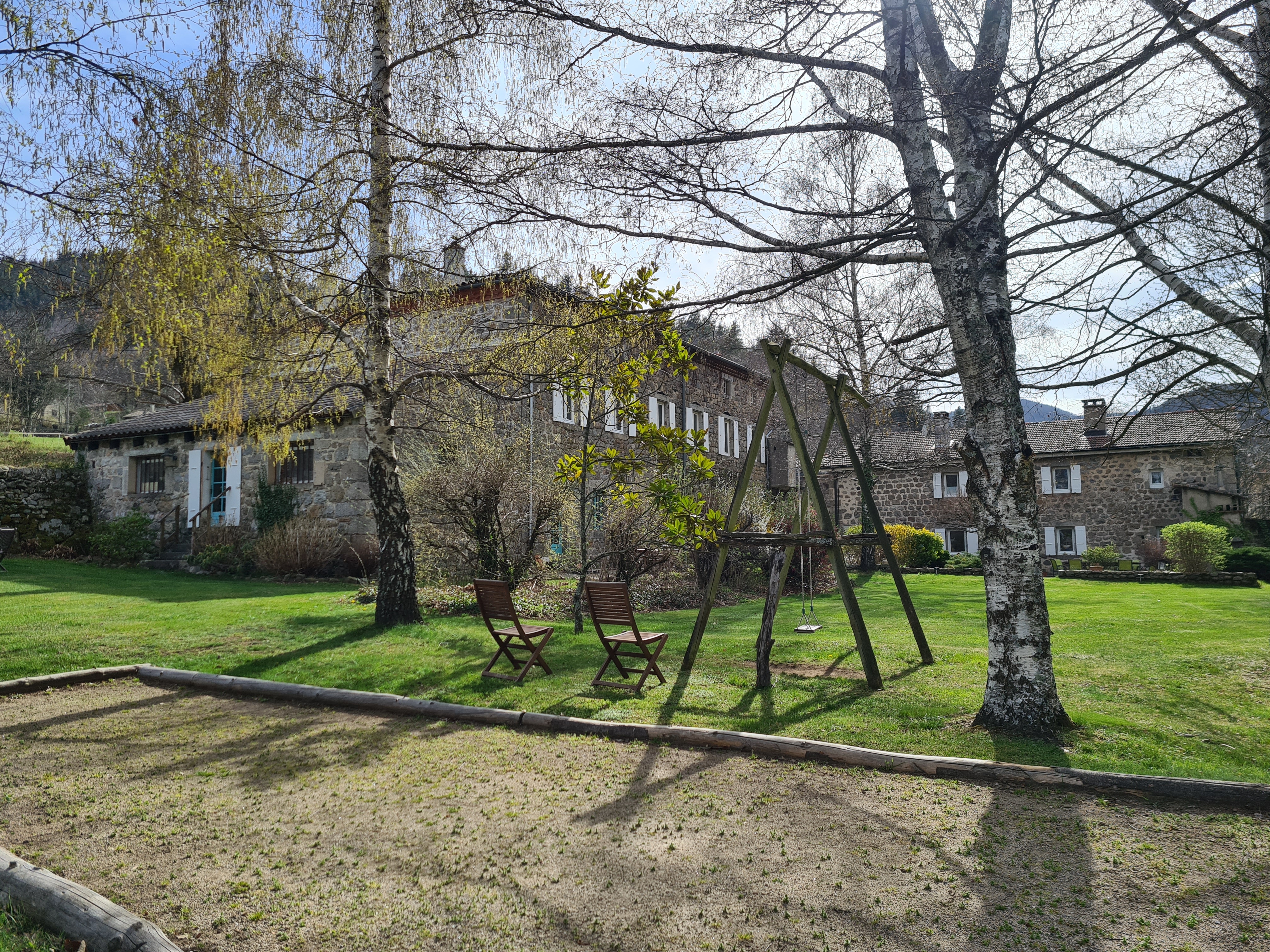 Parc devant le gîte du moulinage