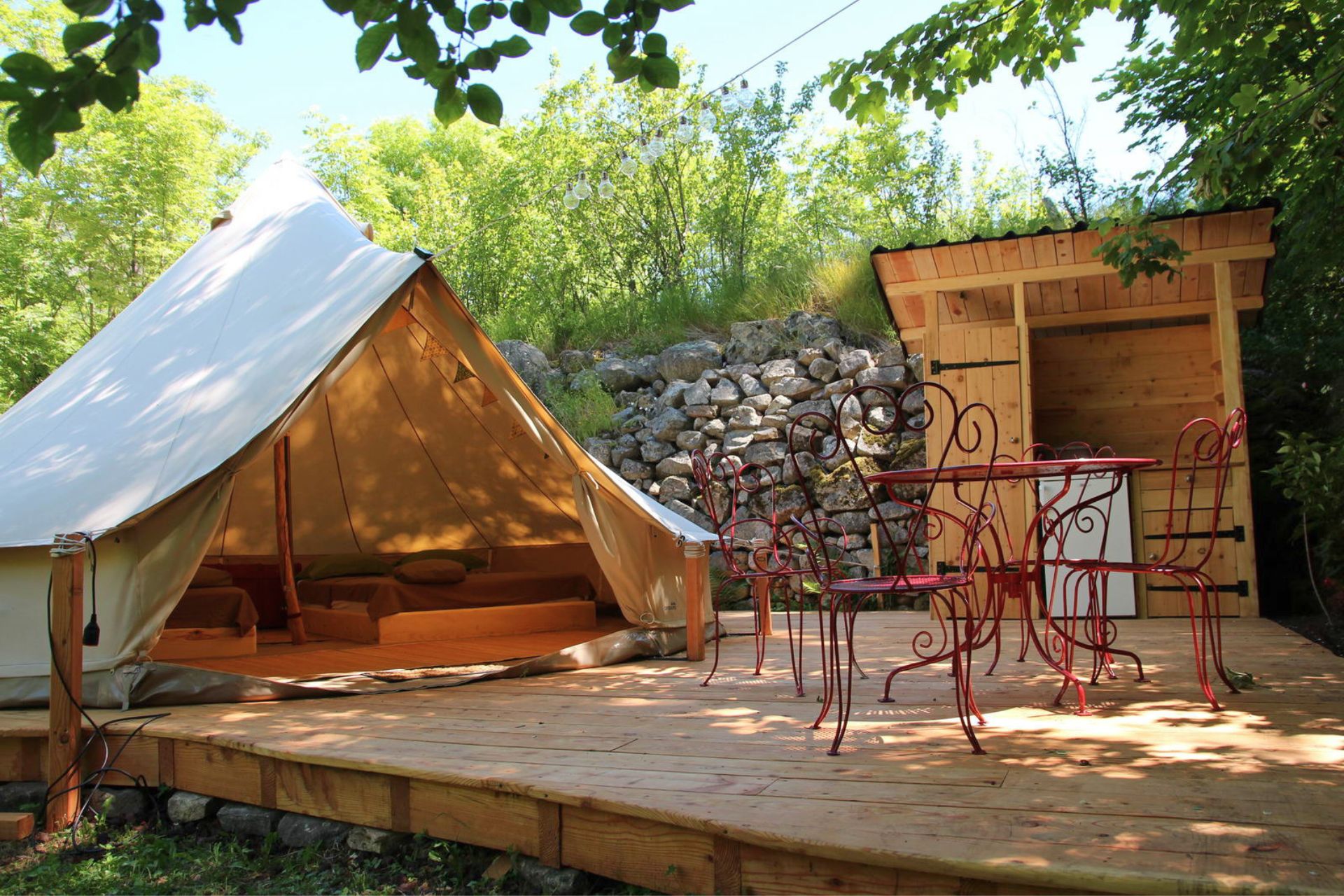 Mayres - camping auprès de mon arbre - tente-meublee-exterieur terrasse