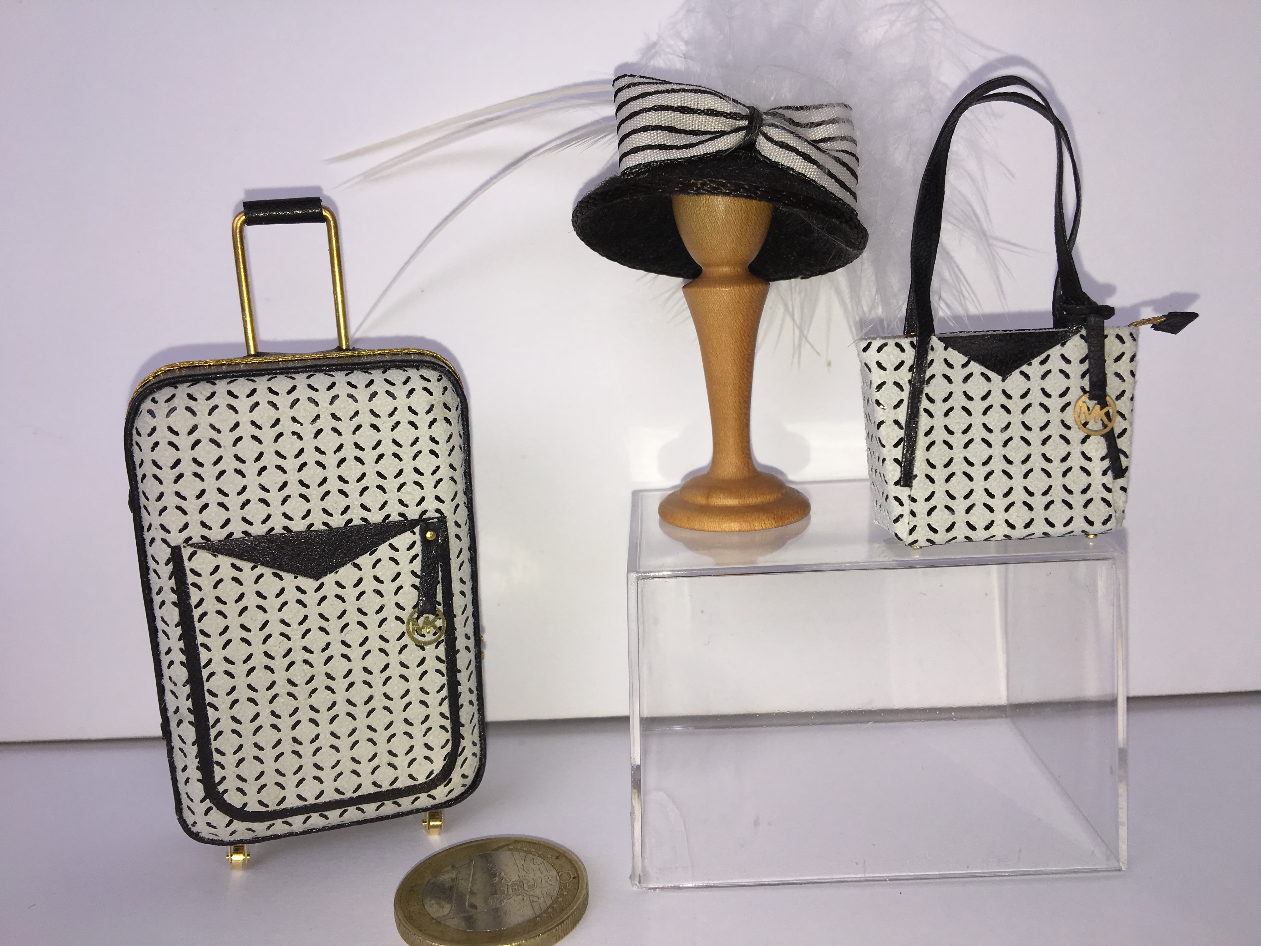 Trolley miniature et son sac