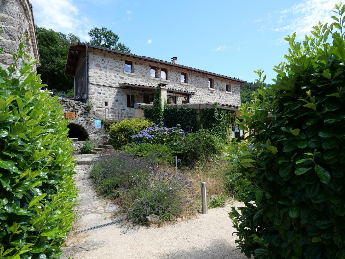 Arrivée au Gite (façade ouest)