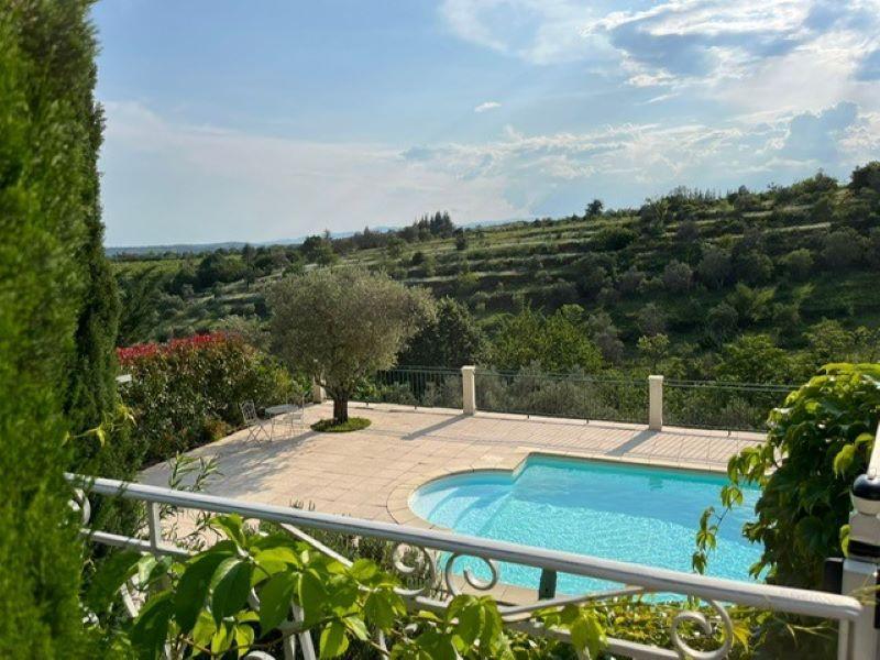 Piscine privative avec vue sur la nature !