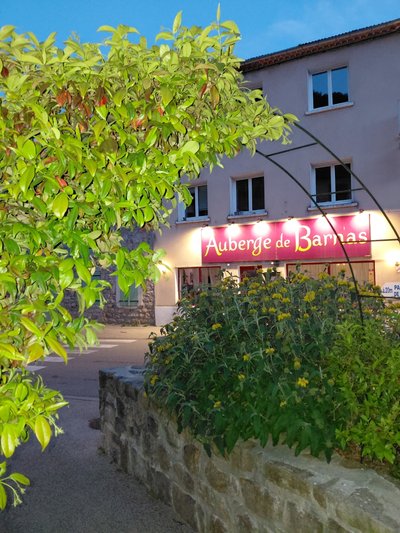 la devanture de l'auberge