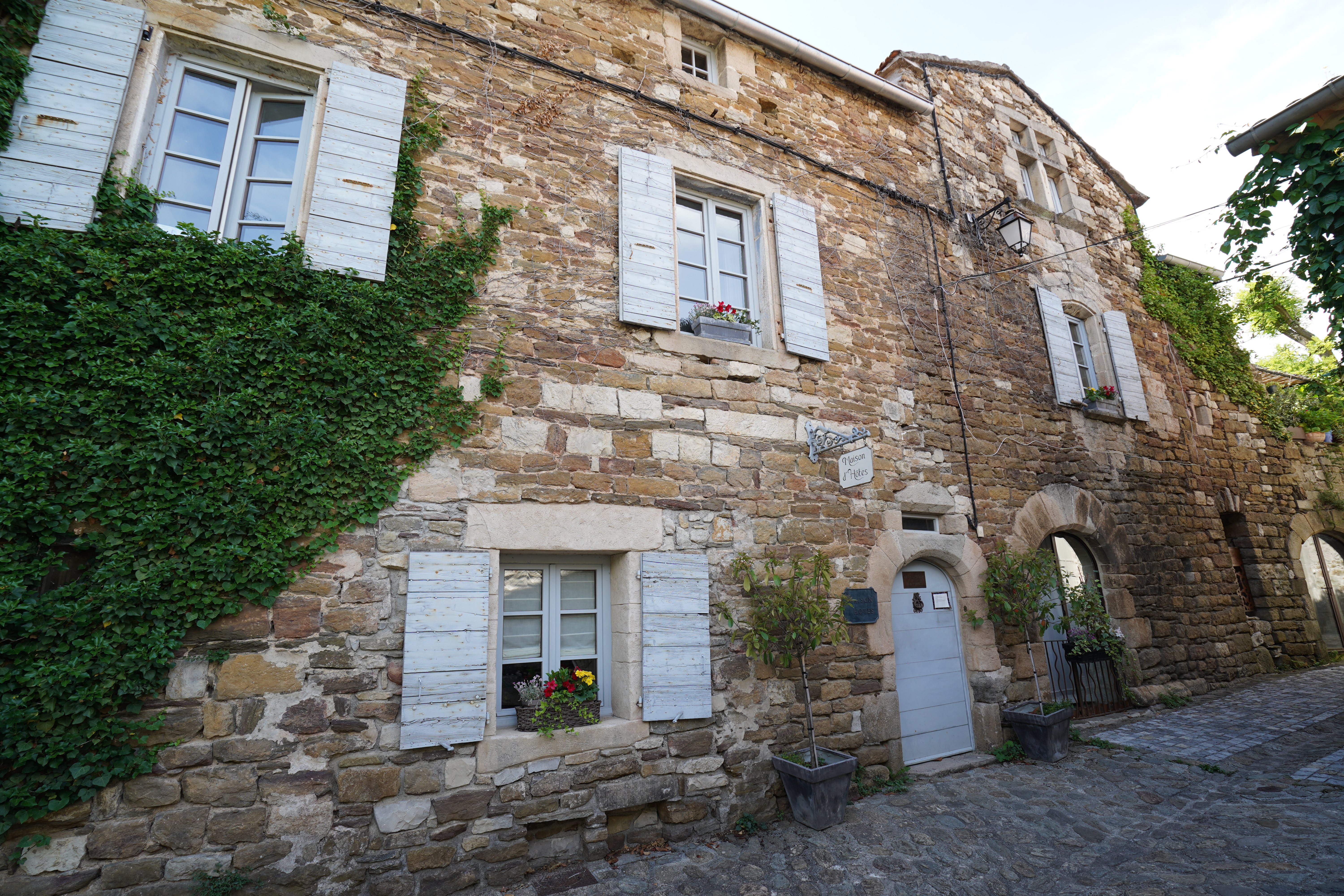 La maison - vue de la place de la croix