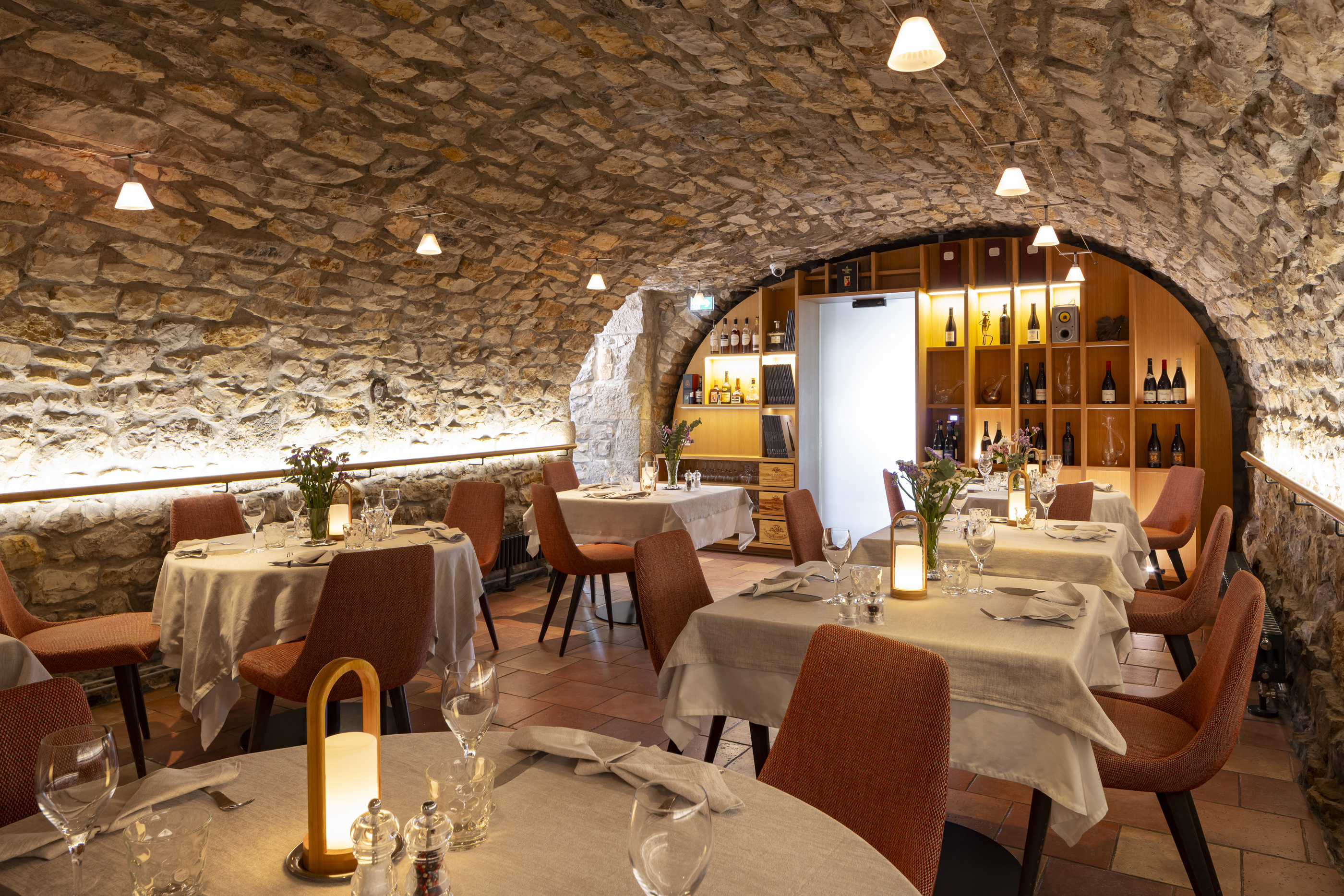salle voûtée du restaurant