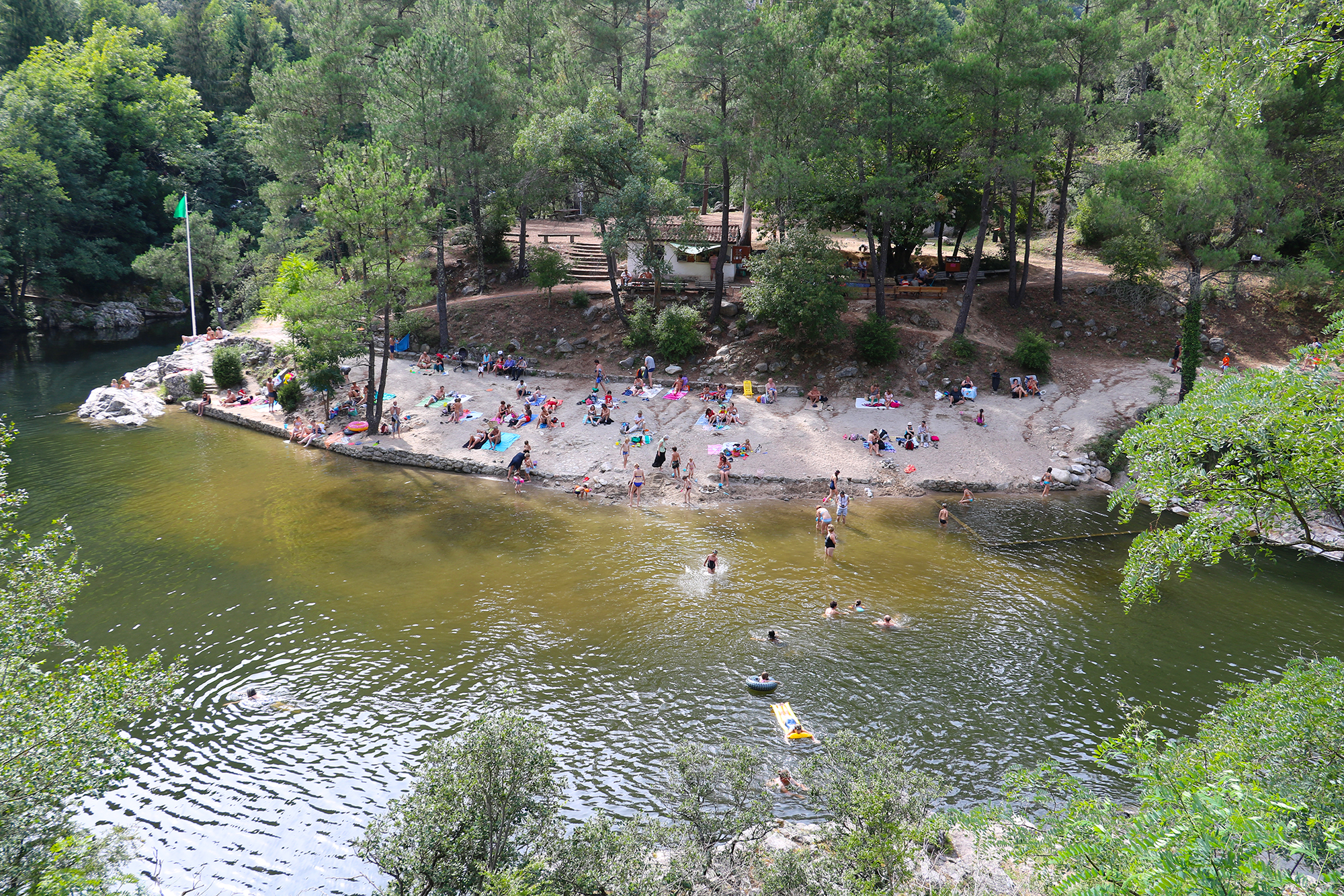 Plage aménagée, Saint-Sauveur-de-Montagut