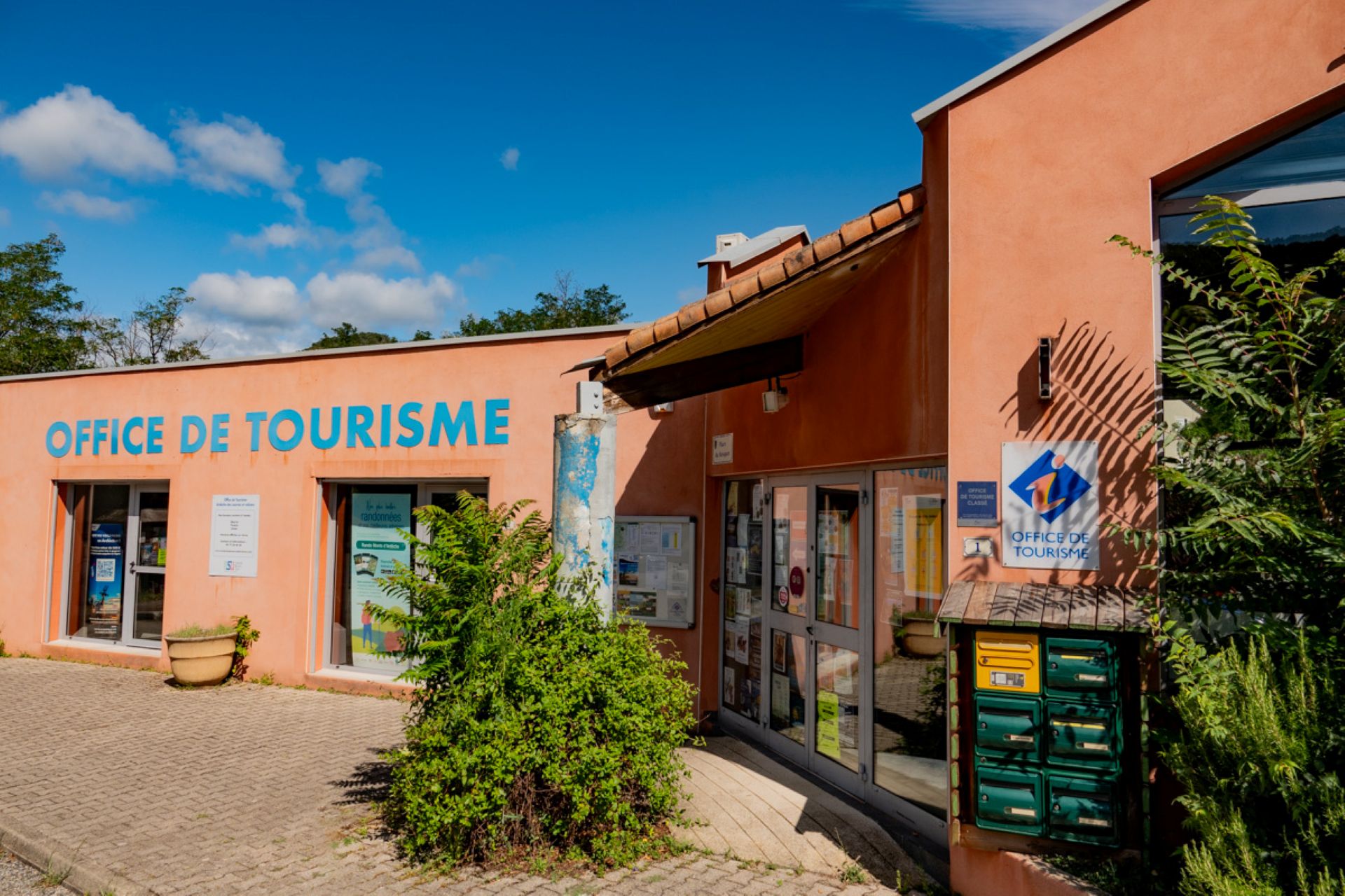 Bureau de Neyrac les Bains vue extérieure