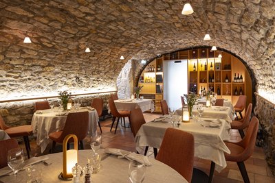 salle voûtée du restaurant