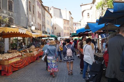 Marché Les Vans mai 2018