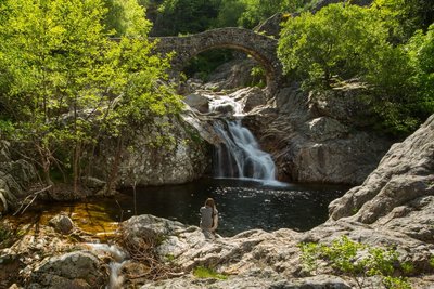 Vue sur le pont romain Jaujac