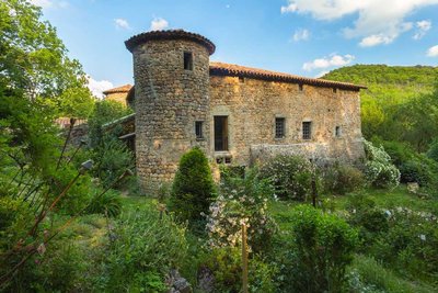 Château du Pin et son jardin au printemps