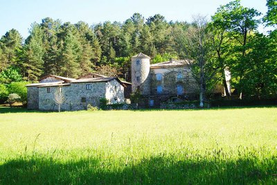 Façade du château de Montseveny