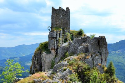 Les ruines du château de Rochebonne