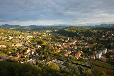 vue depuis l'Airette vers la plaine de Pont d'Aubenas et les Hautes Cevennes