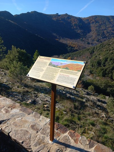 Table de lecture des roches de la vallée