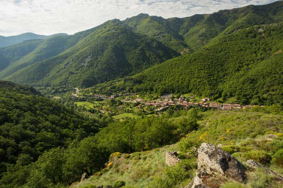 Vue sur le village de Mayres