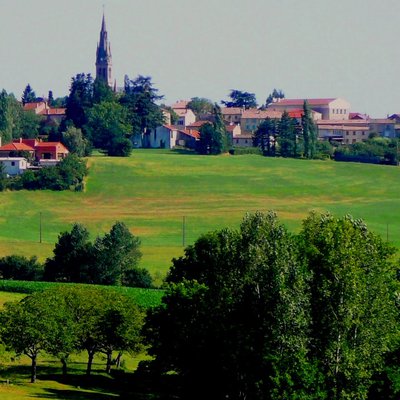 Vue sur le village de Vernoux-en-Vivarais depuis les abords du hameau Les Massots