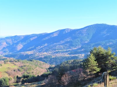 Le Mont Serre en Don vue des crêtes du GR