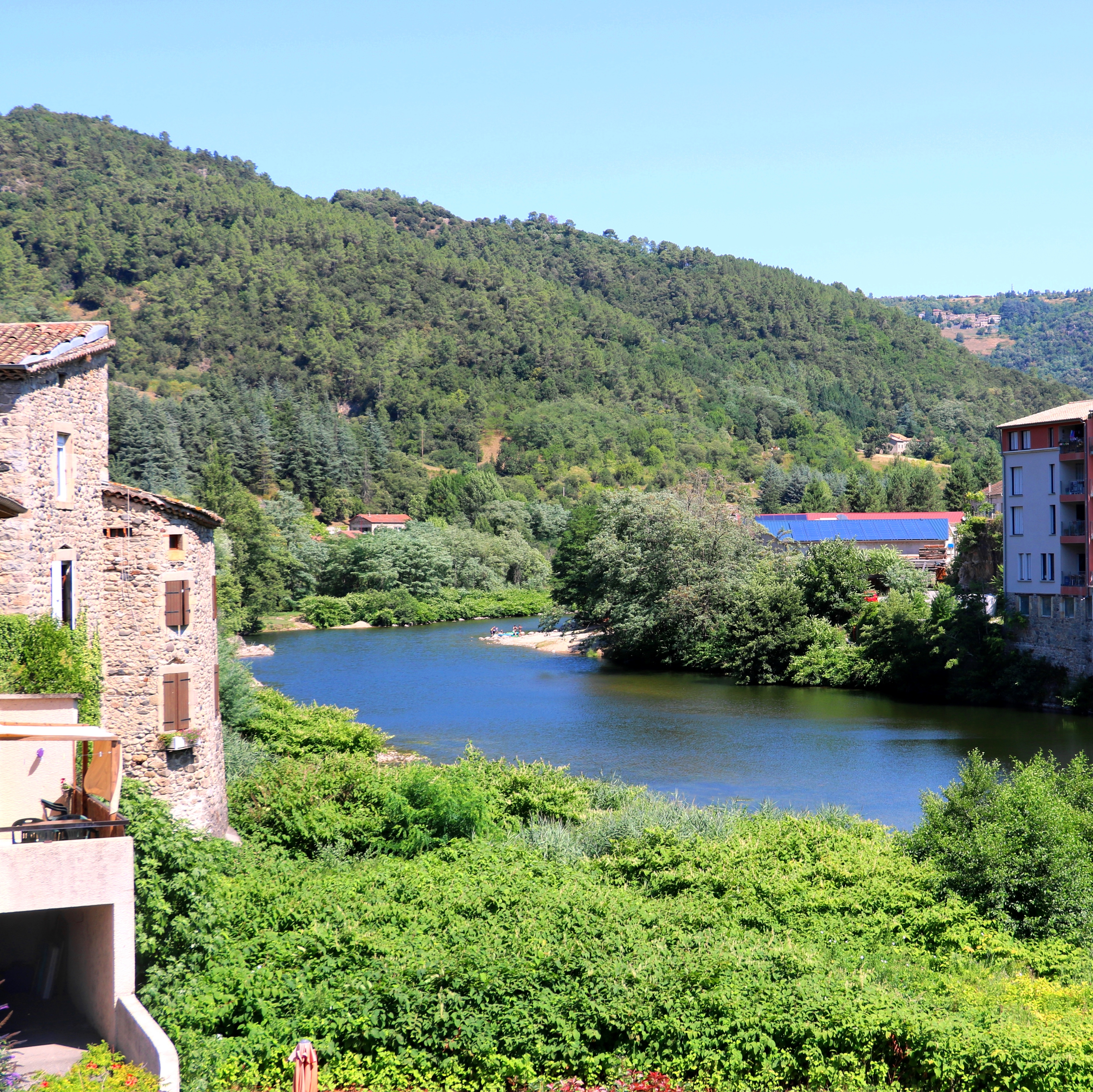 Vue sur la rivière L'Eyrieux