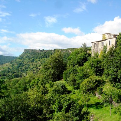 Vue sur le château de Rochessauve