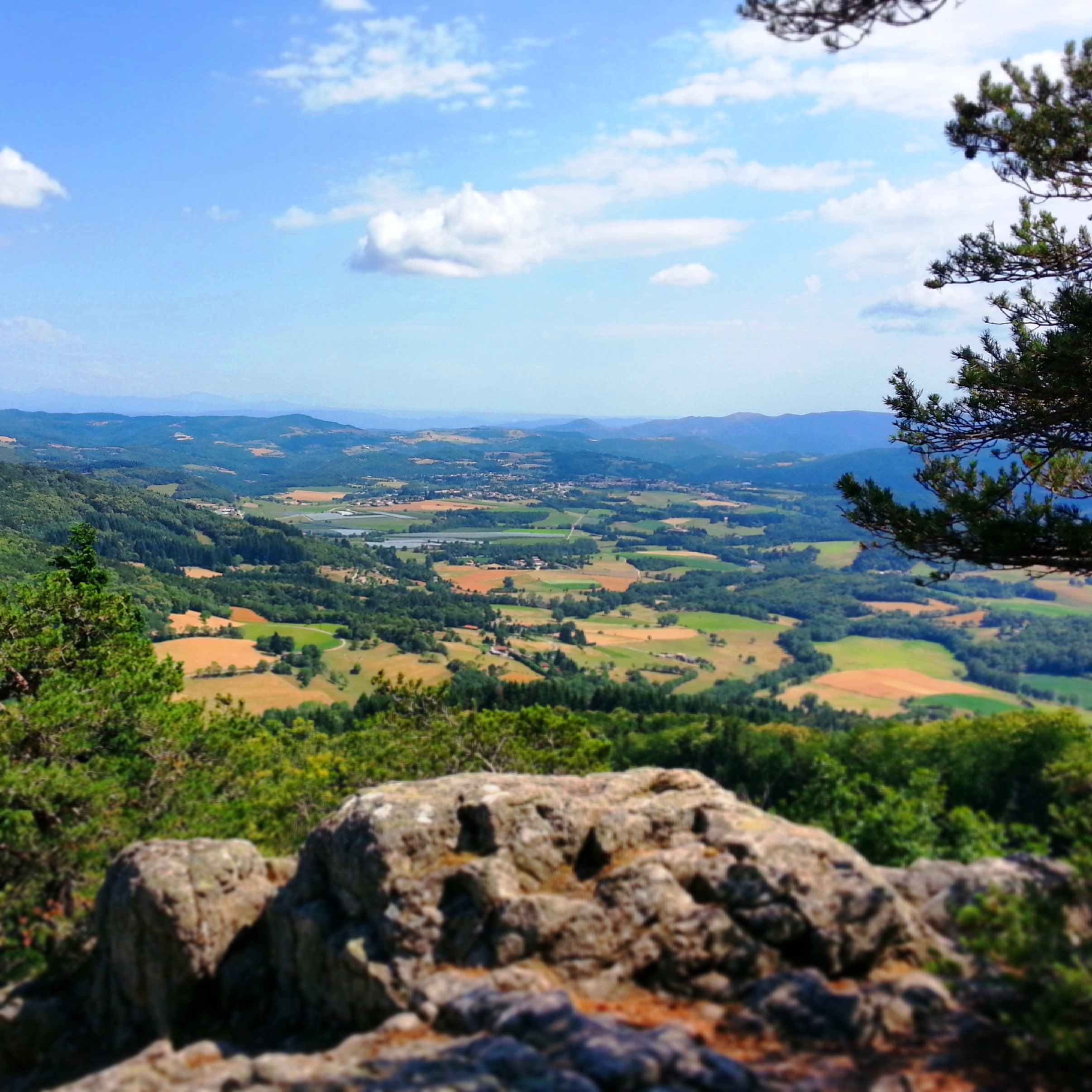 Vue panoramique au sommet du Serre de la Roue